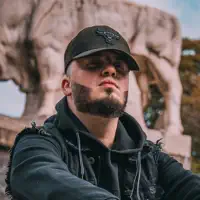 Ascolta undefined, guarda video musicali, leggi la biografia, vedi le date del tour & altro!