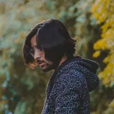 收听 ishtails、观看音乐视频、阅读小传、查看巡演日期等 ！