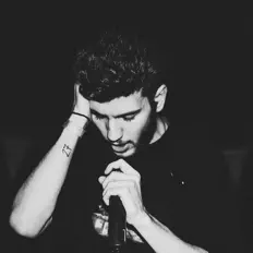 收听 bWy、观看音乐视频、阅读小传、查看巡演日期等 ！