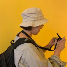 收听 young doughnut、观看音乐视频、阅读小传、查看巡演日期等 ！