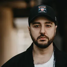 Poslechněte si interpreta EDISS, sledujte hudební videa, přečtěte si životopis, podívejte se na data turné a další informace.