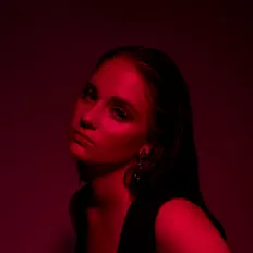 收听 Michelle Ailjets、观看音乐视频、阅读小传、查看巡演日期等 ！