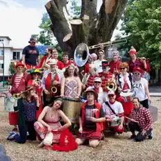 Ascolta The Carnival Band, guarda video musicali, leggi la biografia, vedi le date del tour & altro!