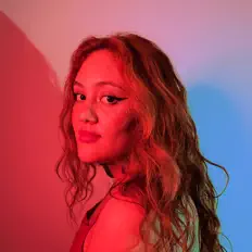 Dengarkan catalinna, tonton video musik, baca bio, lihat tanggal tur & lainnya!