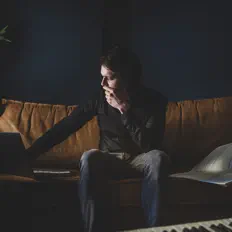 收听 Bob Thole、观看音乐视频、阅读小传、查看巡演日期等 ！