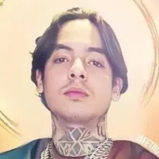 iaKV सुनें, म्यूज़िक वीडियो देखें, बायो पढ़ें, दौरे की तारीखें और बहुत कुछ देखें!