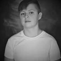 Poslechněte si interpreta undefined, sledujte hudební videa, přečtěte si životopis, podívejte se na data turné a další informace.