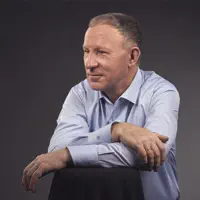 Poslechněte si interpreta undefined, sledujte hudební videa, přečtěte si životopis, podívejte se na data turné a další informace.