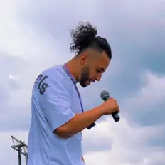 AY-R을(를) 듣고, 뮤직 비디오를 보고, 약력을 읽고, 투어 일정 등을 확인하세요!