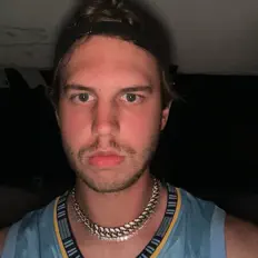 收听 ry^n!、观看音乐视频、阅读小传、查看巡演日期等 ！