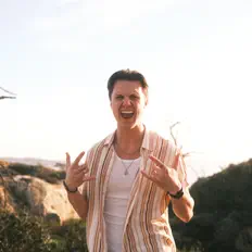 Ascolta Tristen Zett, guarda video musicali, leggi la biografia, vedi le date del tour & altro!