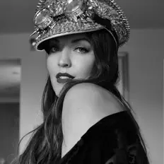 收听 Shari Short、观看音乐视频、阅读小传、查看巡演日期等 ！