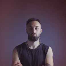 Poslechněte si interpreta Alper Kayıhan, sledujte hudební videa, přečtěte si životopis, podívejte se na data turné a další informace.