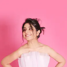 Poslechněte si interpreta Aanchal Tyagi, sledujte hudební videa, přečtěte si životopis, podívejte se na data turné a další informace.
