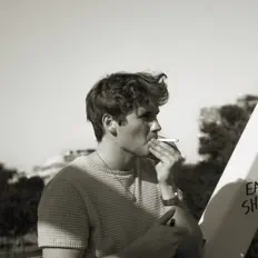 收听 Knoble、观看音乐视频、阅读小传、查看巡演日期等 ！