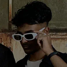 Aarow을(를) 듣고, 뮤직 비디오를 보고, 약력을 읽고, 투어 일정 등을 확인하세요!