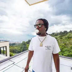 Trapstonerを聴いたり、ミュージックビデオを鑑賞したり、経歴やツアー日程などを確認したりしましょう！
