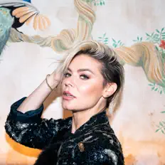 聆聽 Whitney Miller、觀看音樂影片、閱讀小傳、查看巡演日期等！