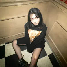 聆聽 St. Mary、觀看音樂影片、閱讀小傳、查看巡演日期等！