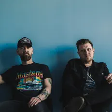 Poslechněte si interpreta The Band Caves, sledujte hudební videa, přečtěte si životopis, podívejte se na data turné a další informace.