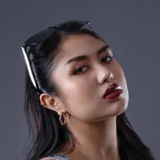 Henny Kを聴いたり、ミュージックビデオを鑑賞したり、経歴やツアー日程などを確認したりしましょう！