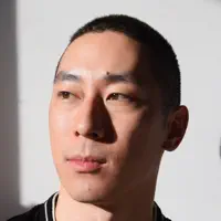 Luister naar undefined, bekijk muziekvideo's, lees de bio, bekijk de tourdata, en meer!