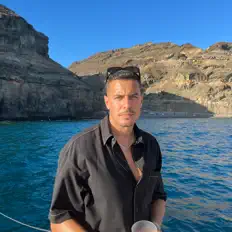 Ouve schzz, vê vídeos de música, lê a biografia, vê as datas da digressão e muito mais!