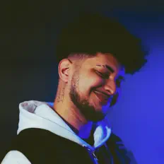 Luister naar kLap, bekijk muziekvideo's, lees de bio, bekijk de tourdata, en meer!