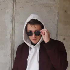 James Starkを聴いたり、ミュージックビデオを鑑賞したり、経歴やツアー日程などを確認したりしましょう！