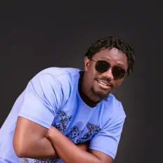 Escucha a GeeAir, mira videos musicales, lee su biografía, consulta las fechas de las gira y más.