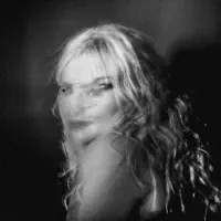 Escucha a undefined, mira videos musicales, lee su biografía, consulta las fechas de las gira y más.