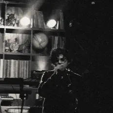 Dengarkan Corbeau Hangs, tonton video musik, baca bio, lihat tanggal tur & lainnya!