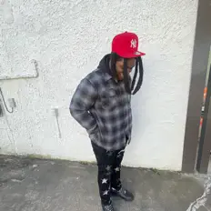 Hör dir SlimiestApe an, schau dir Musikvideos an, lies die Biografie, finde Tourdaten und mehr!