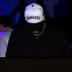 Luister naar Yung Bry, bekijk muziekvideo's, lees de bio, bekijk de tourdata, en meer!