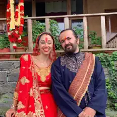 Ascolta Deniz Shiva Oflaz, guarda video musicali, leggi la biografia, vedi le date del tour & altro!