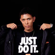 Escucha a De Lian, mira videos musicales, lee su biografía, consulta las fechas de las gira y más.