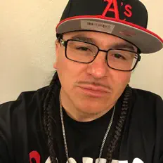 收听 Hex、观看音乐视频、阅读小传、查看巡演日期等 ！