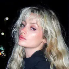 聆聽 Sophie Morelli、觀看音樂影片、閱讀小傳、查看巡演日期等！