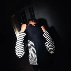 $AGE을(를) 듣고, 뮤직 비디오를 보고, 약력을 읽고, 투어 일정 등을 확인하세요!