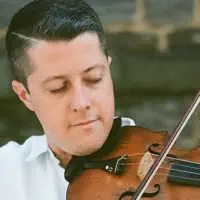 Poslechněte si interpreta undefined, sledujte hudební videa, přečtěte si životopis, podívejte se na data turné a další informace.