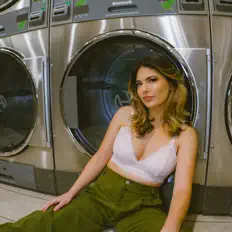 Lydia Lamarを聴いたり、ミュージックビデオを鑑賞したり、経歴やツアー日程などを確認したりしましょう！