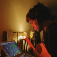 Escucha a undefined, mira videos musicales, lee su biografía, consulta las fechas de las gira y más.