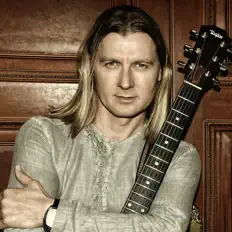 Ion Razzaを聴いたり、ミュージックビデオを鑑賞したり、経歴やツアー日程などを確認したりしましょう！