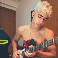 Escucha a undefined, mira vídeos musicales, lee la biografía, consulta fechas de giras y mucho más.