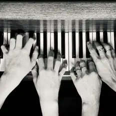 Piano Hands: песни, клипы, биография, даты выступлений и многое другое.