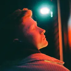 viisi을(를) 듣고, 뮤직 비디오를 보고, 약력을 읽고, 투어 일정 등을 확인하세요!