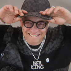 Dengarkan Her King, tonton video musik, baca bio, lihat tanggal tur & lainnya!