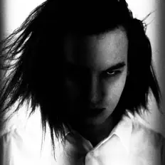 收听 moonflow、观看音乐视频、阅读小传、查看巡演日期等 ！