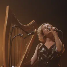 收听 Laura Perrudin、观看音乐视频、阅读小传、查看巡演日期等 ！