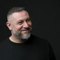 Alex O'Neillを聴いたり、ミュージックビデオを鑑賞したり、経歴やツアー日程などを確認したりしましょう！